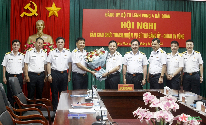 Thượng tá Bùi Xuân Bình giữ chức vụ Chính ủy Vùng 4 Hải quân