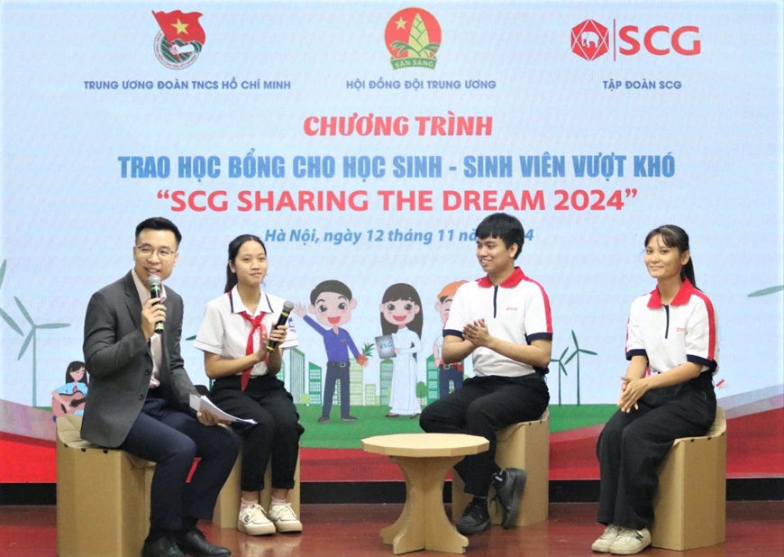 Trao học bổng tặng 200 học sinh, sinh viên có hoàn cảnh khó khăn