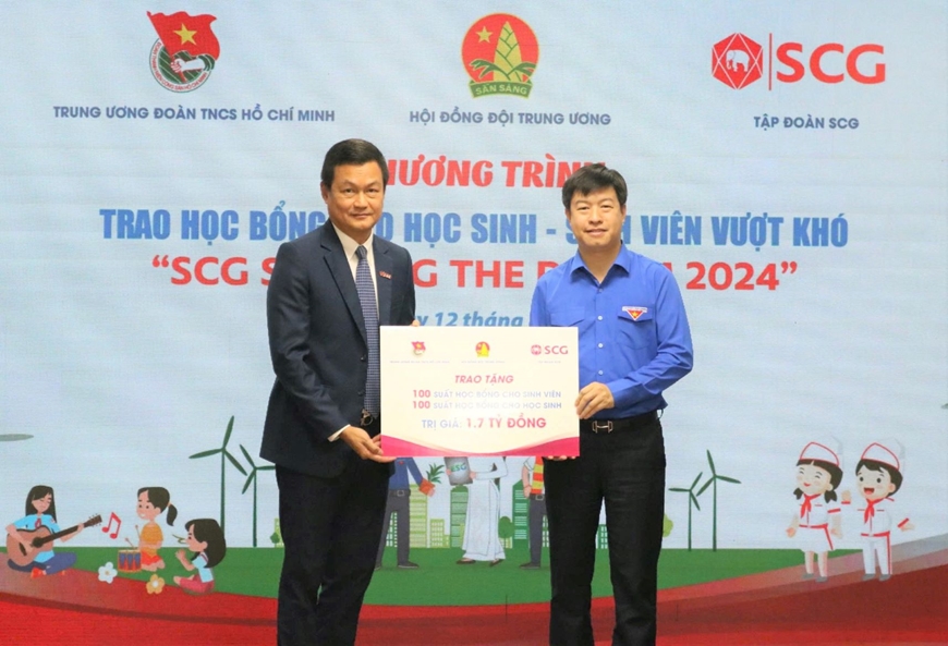 Trao học bổng tặng 200 học sinh, sinh viên có hoàn cảnh khó khăn