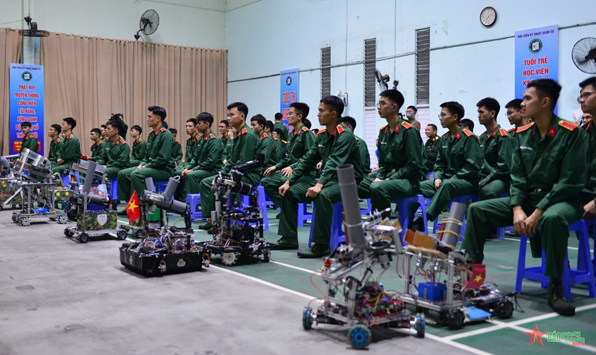 Sôi nổi cuộc thi Robocon “Tự hào lịch sử-Rạng ngời tương lai”