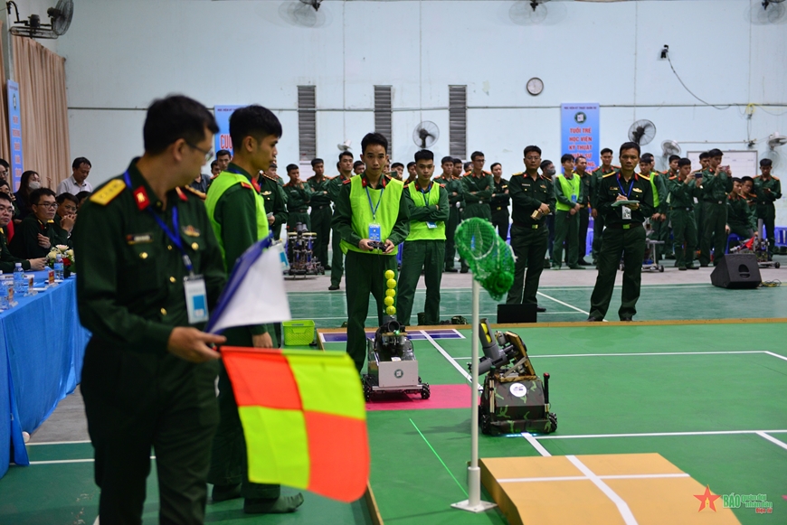 Sôi nổi cuộc thi Robocon “Tự hào lịch sử-Rạng ngời tương lai”