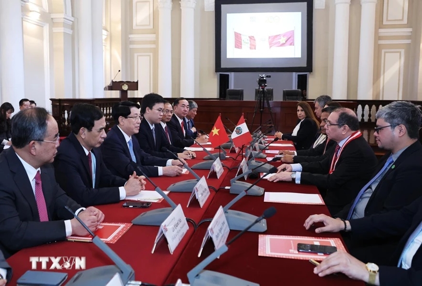 Chủ tịch nước Lương Cường hội kiến Chánh án Tòa án Tối cao Peru Javier Arévalo Vela