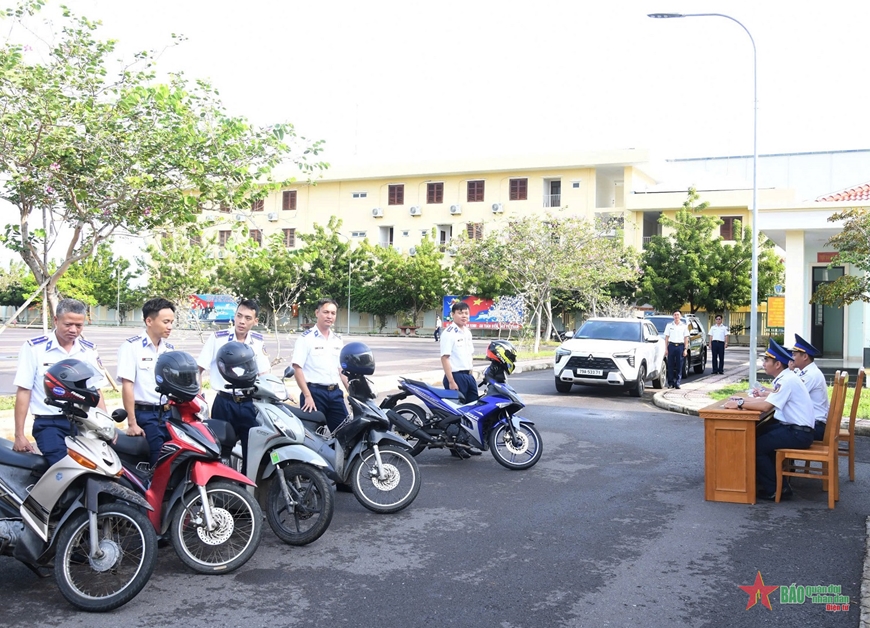 Kiểm tra công tác bảo đảm trật tự, an toàn giao thông đường bộ tại Hải đoàn 32 Cảnh sát biển
