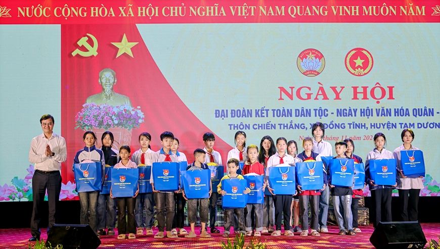 Phó thủ tướng Chính phủ Hồ Đức Phớc dự Ngày hội Đại đoàn kết tại Tam Dương, Vĩnh Phúc
