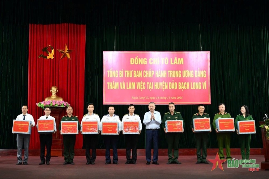Tổng Bí thư Tô Lâm thăm, làm việc tại huyện đảo Bạch Long Vĩ (TP Hải Phòng)
