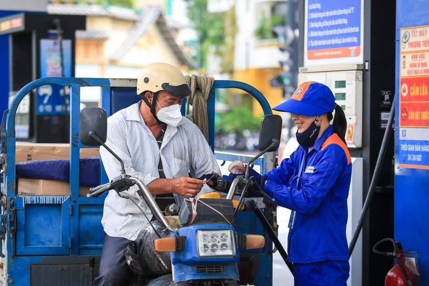 Từ chiều nay (14-11), giá xăng dầu đồng loạt giảm