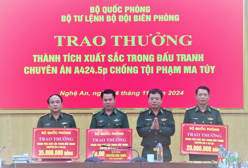 Trao thưởng các đơn vị tham gia đấu tranh thành công Chuyên án ma túy A424.5p
