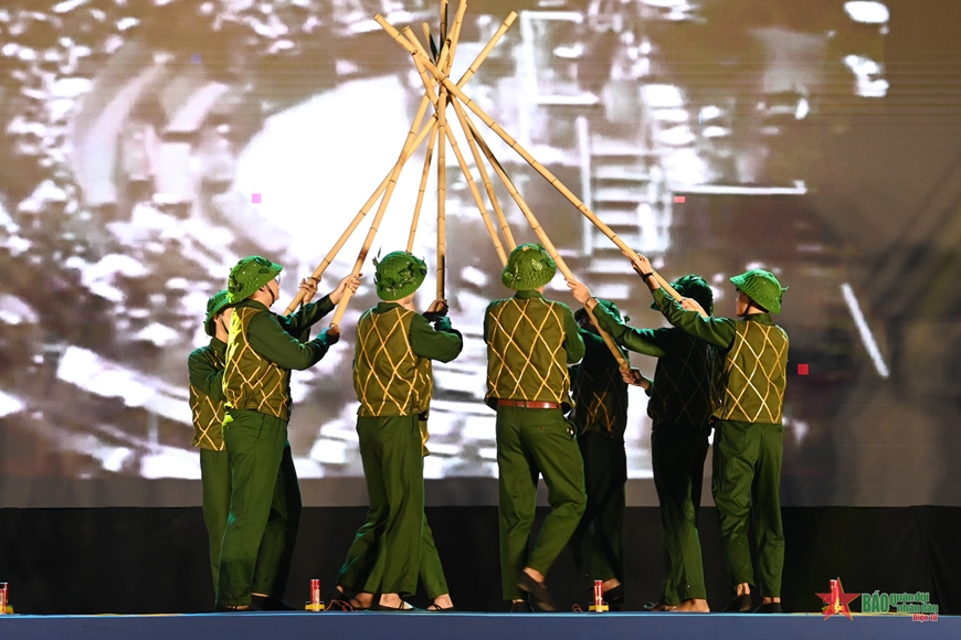 Chương trình nghệ thuật quần chúng “Ngày hội Đại đoàn kết - Thắm tình quân dân”