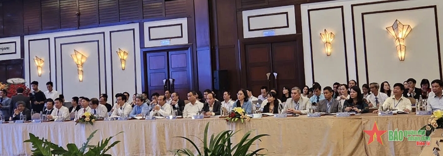 Gắn kết đào tạo nguồn nhân lực chất lượng cao vùng Bắc Trung Bộ và duyên hải Trung Bộ