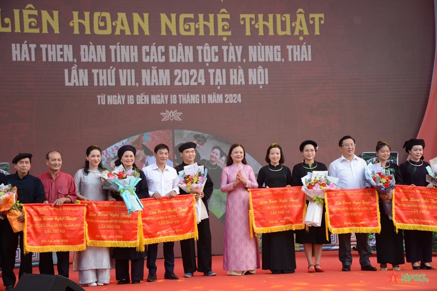 Trình diễn nhiều tiết mục đặc sắc tại Liên hoan nghệ thuật hát Then, đàn tính