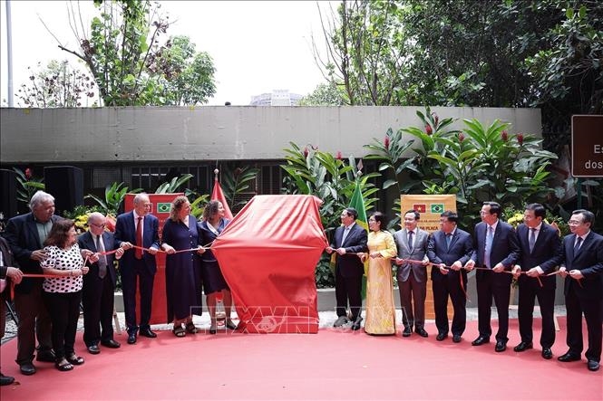 Thủ tướng Phạm Minh Chính dự Lễ đặt Biển kỷ niệm Chủ tịch Hồ Chí Minh tại thành phố Rio de Janeiro