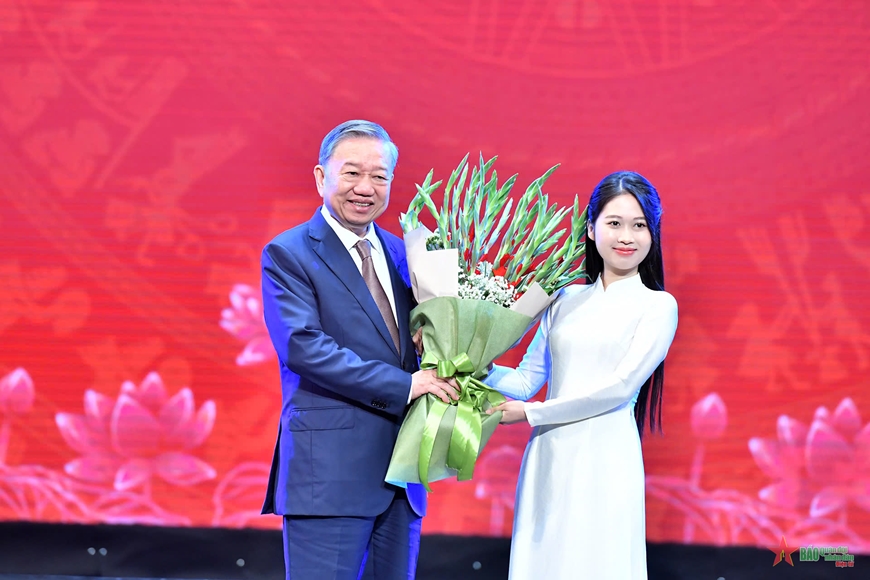 Tổng Bí thư Tô Lâm gặp mặt đại diện nhà giáo, cán bộ quản lý giáo dục nhân Ngày Nhà giáo Việt Nam 20-11