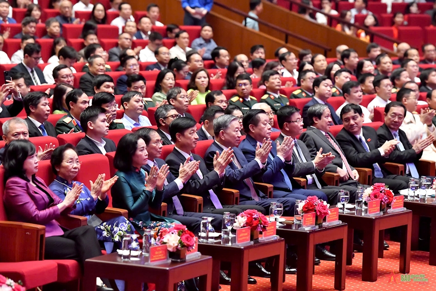 Tổng Bí thư Tô Lâm gặp mặt đại diện nhà giáo, cán bộ quản lý giáo dục nhân Ngày Nhà giáo Việt Nam 20-11