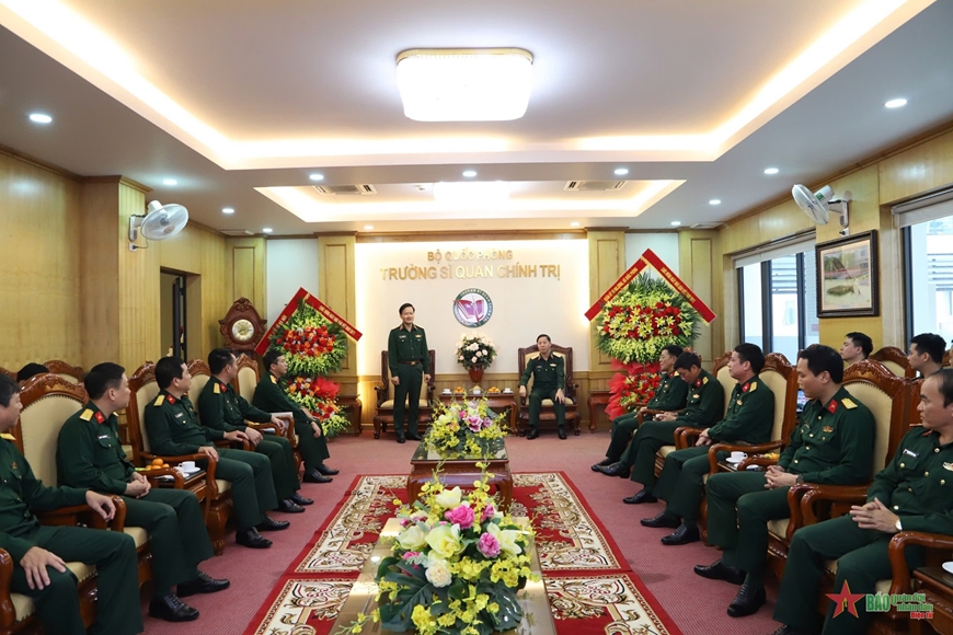 Trung tướng Nguyễn Văn Đức chúc mừng Trường Sĩ quan Chính trị nhân Ngày Nhà giáo Việt Nam