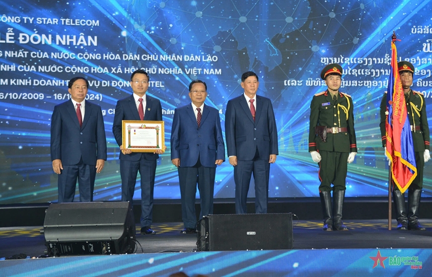 Đại tướng Phan Văn Giang dự Lễ kỷ niệm 15 năm khai trương mạng di động Unitel