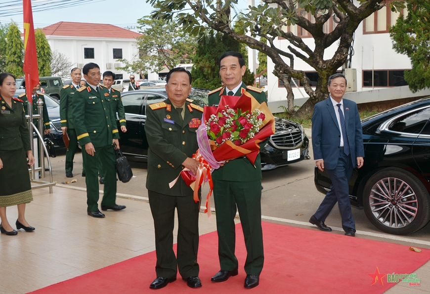 Đại tướng Phan Văn Giang hội kiến Phó thủ tướng, Bộ trưởng Bộ Quốc phòng Lào