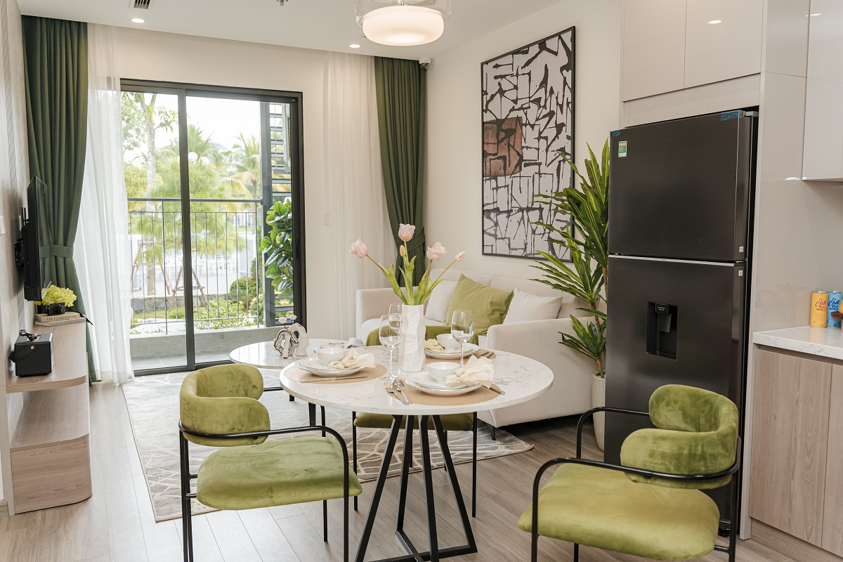 Nhà mẫu The Premium nhận “mưa lời khen” trong ngày ra mắt