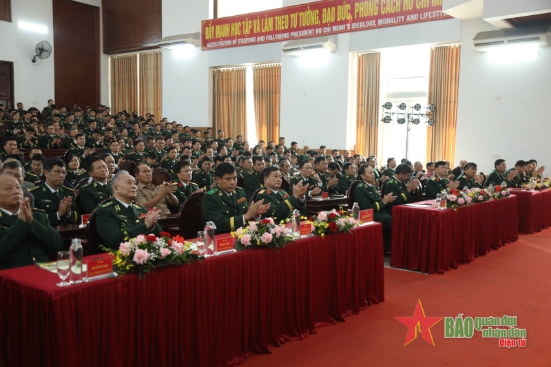Thượng tướng Hoàng Xuân Chiến chúc mừng Học viện Biên phòng nhân Ngày Nhà giáo Việt Nam