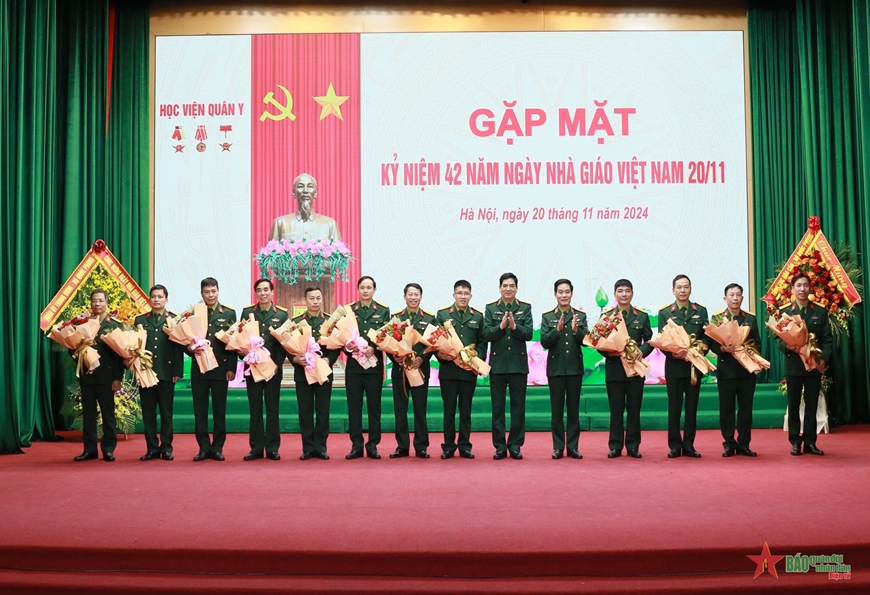 Học viện Quân y gặp mặt kỷ niệm 42 năm Ngày Nhà giáo Việt Nam