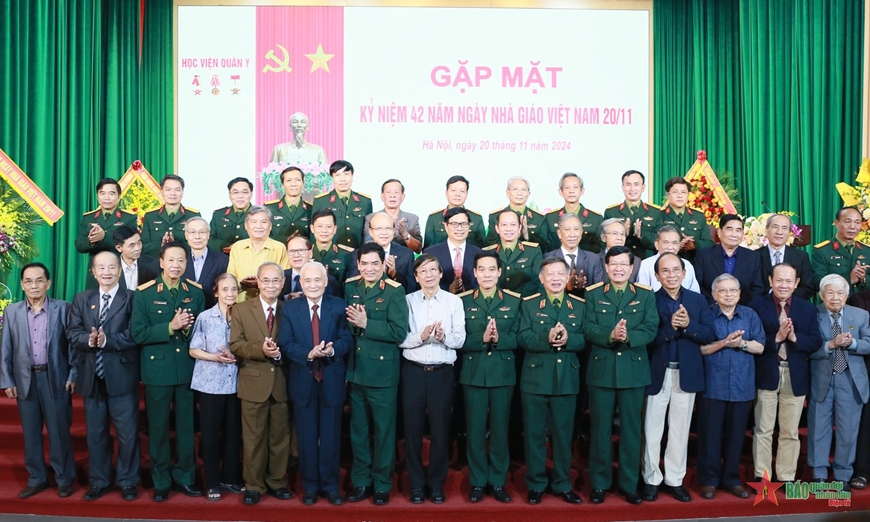 Học viện Quân y gặp mặt kỷ niệm 42 năm Ngày Nhà giáo Việt Nam