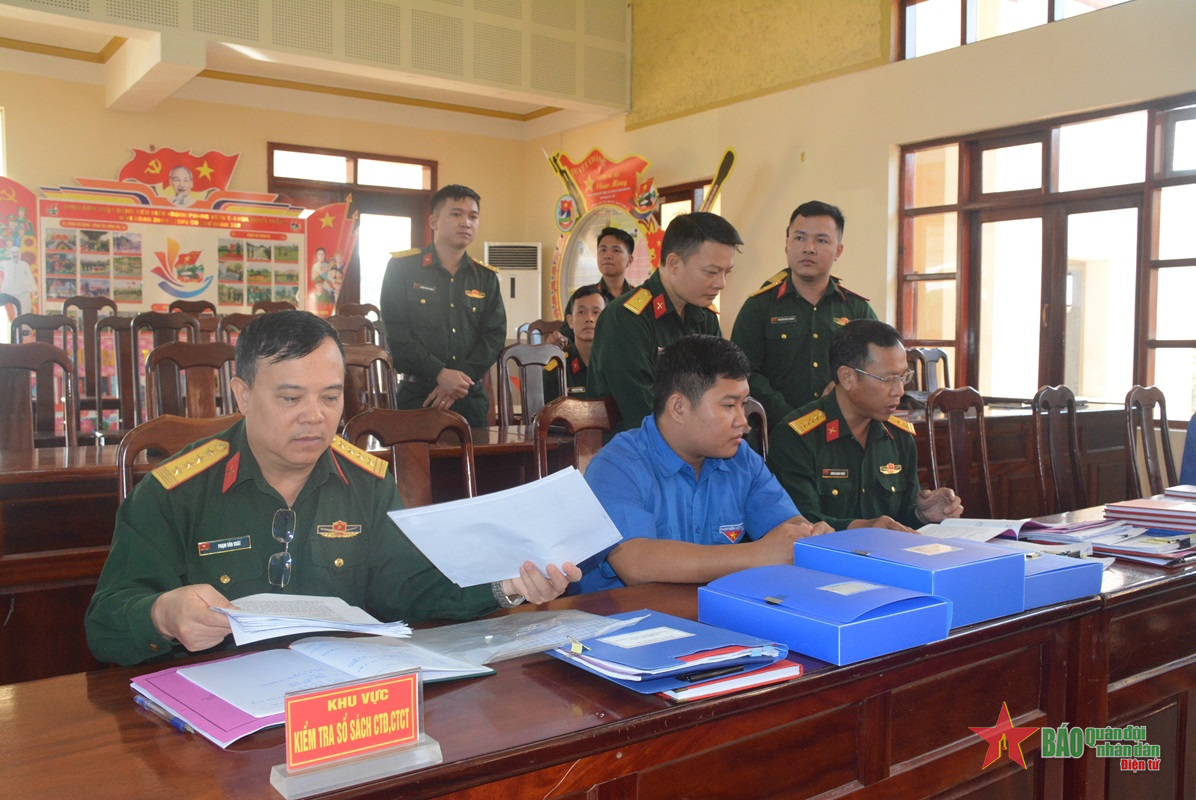 Ban Thanh niên Quân đội kiểm tra công tác phổ biến pháp luật tại Lữ đoàn Pháo binh 382