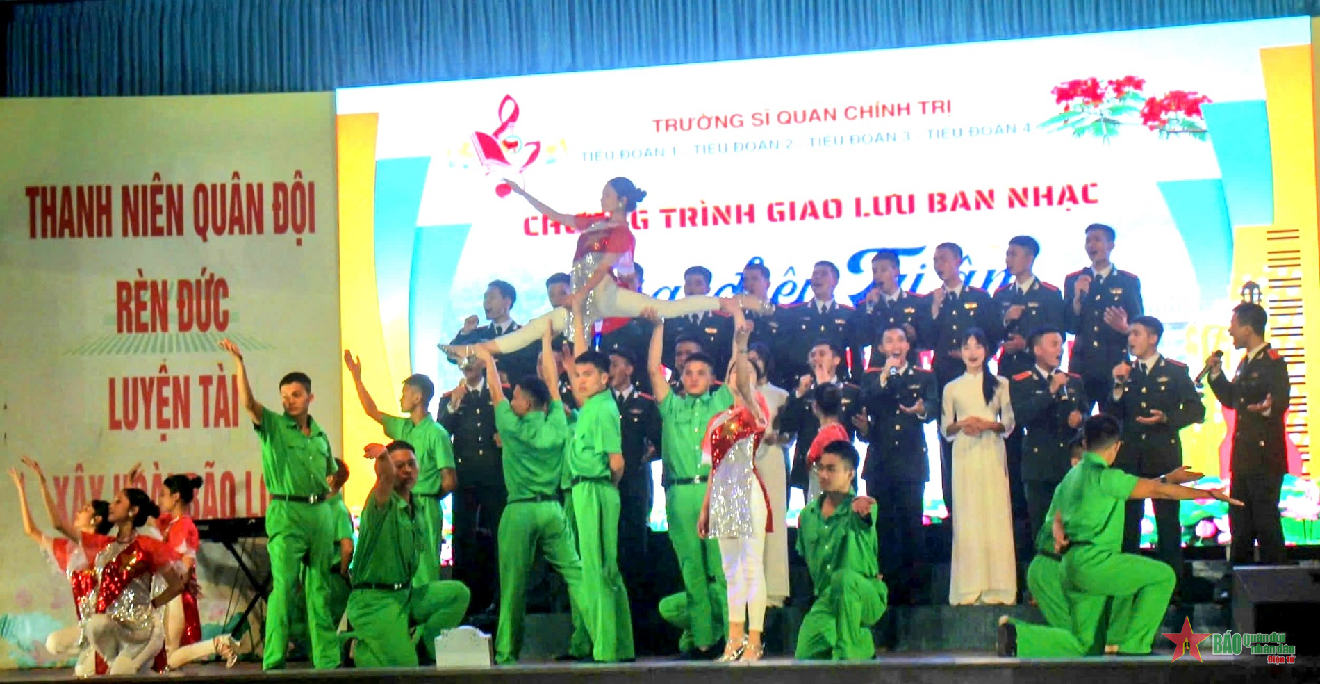 Lắng sâu giai điệu tri ân của học viên Trường Sĩ quan Chính trị