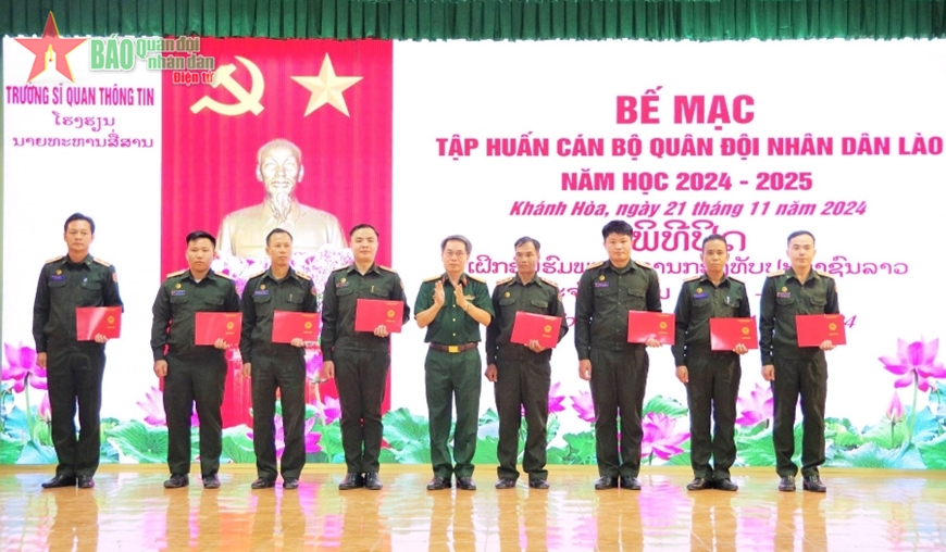 Trường Sĩ quan Thông tin tập huấn cán bộ Quân đội Lào và Campuchia
