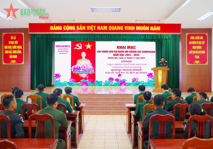Trường Sĩ quan Thông tin tập huấn cán bộ Quân đội Lào và Campuchia