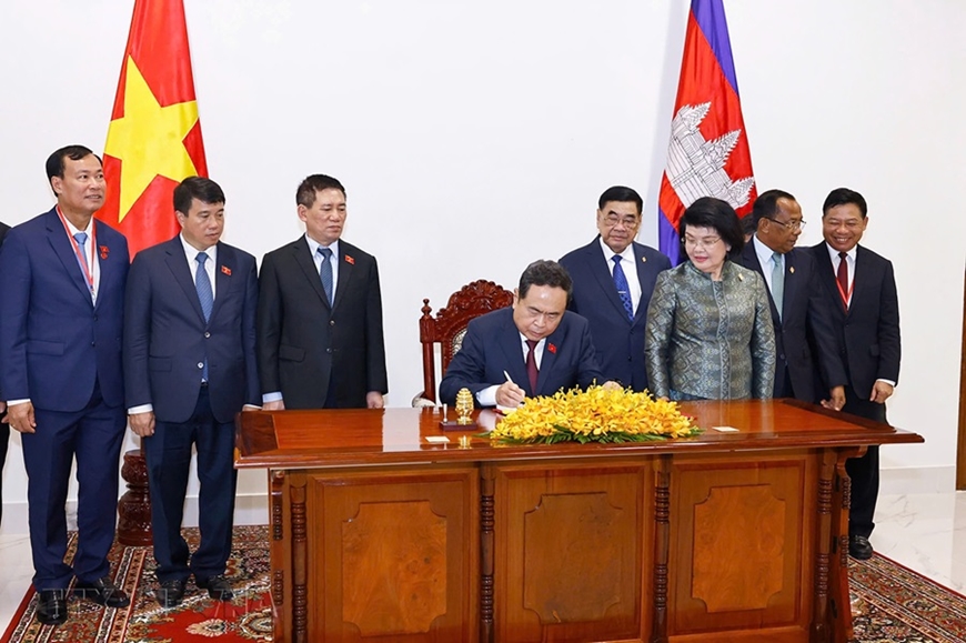 Khánh thành và trao tặng Tòa nhà hành chính Quốc hội Vương quốc Campuchia