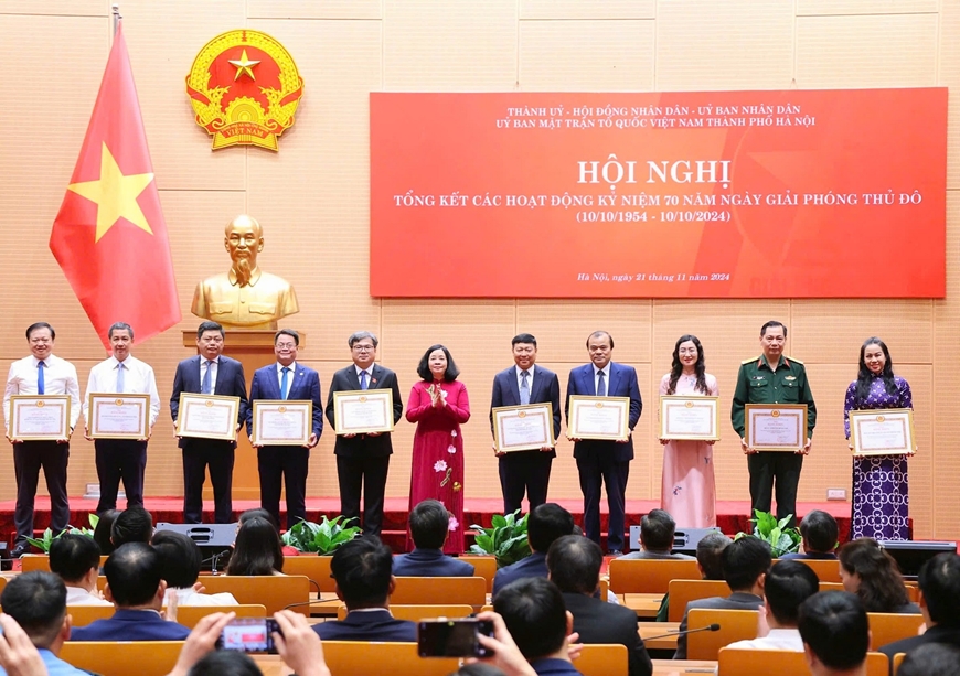 Hà Nội khen thưởng nhiều tập thể, cá nhân trong dịp kỷ niệm 70 năm Ngày Giải phóng Thủ đô