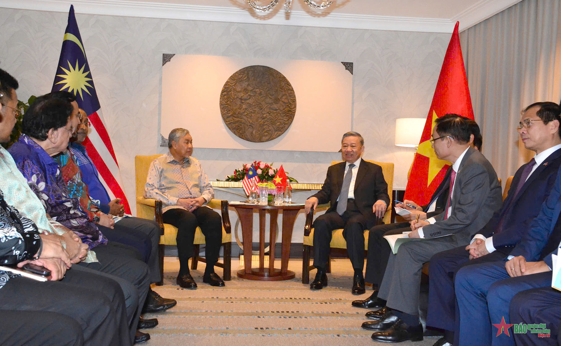 Tổng Bí thư Tô Lâm tiếp Phó thủ tướng, Bộ trưởng Bộ Phát triển nông thôn, Chủ tịch Đảng Tổ chức thống nhất dân tộc Mã Lai

​