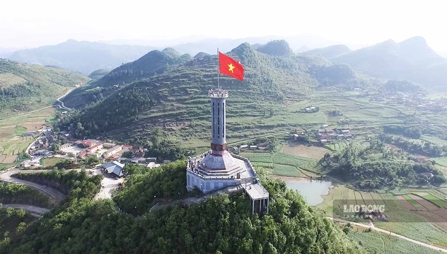 Lăng kính văn hóa: Ước vọng cao nguyên đá nở hoa