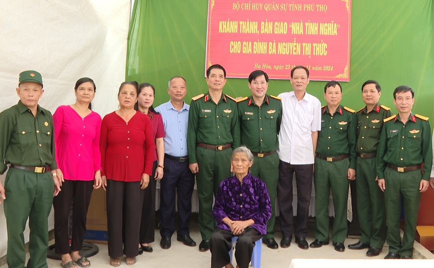Bộ CHQS tỉnh Phú Thọ bàn giao Nhà tình nghĩa tặng đối tượng chính sách