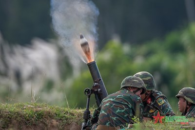 View - 	Trung đoàn 892 (Bộ CHQS tỉnh An Giang) thực hành bắn đạn thật