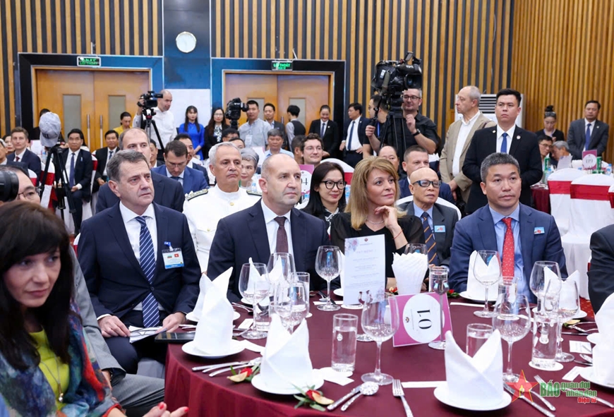 Tổng thống Bulgaria Rumen Radev gặp gỡ bạn bè Việt Nam từng học tập, làm việc tại Bulgaria