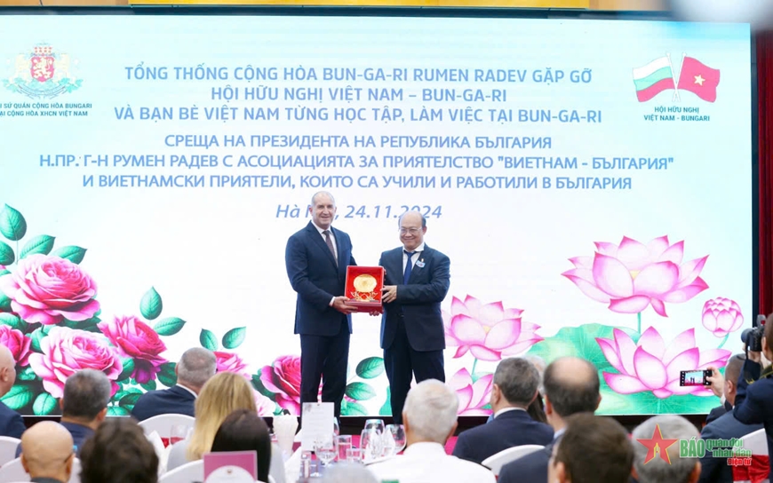 Tổng thống Bulgaria Rumen Radev gặp gỡ bạn bè Việt Nam từng học tập, làm việc tại Bulgaria