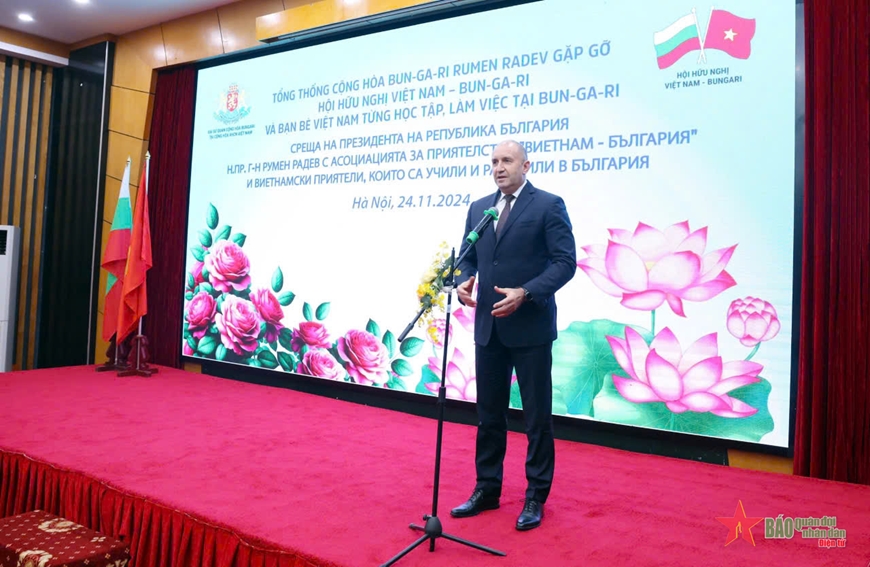 Tổng thống Bulgaria Rumen Radev gặp gỡ bạn bè Việt Nam từng học tập, làm việc tại Bulgaria