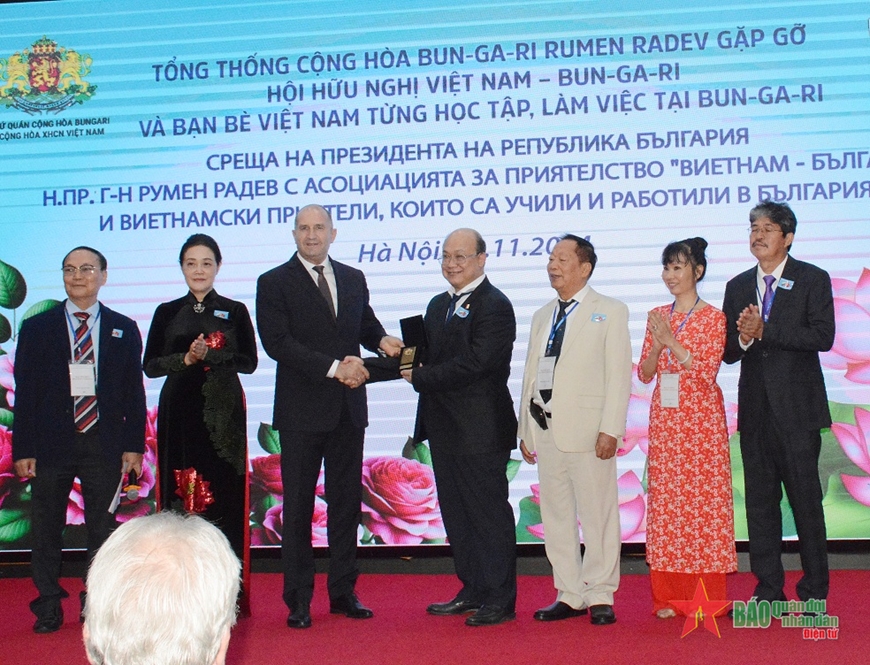Tổng thống Bulgaria Rumen Radev gặp gỡ bạn bè Việt Nam từng học tập, làm việc tại Bulgaria