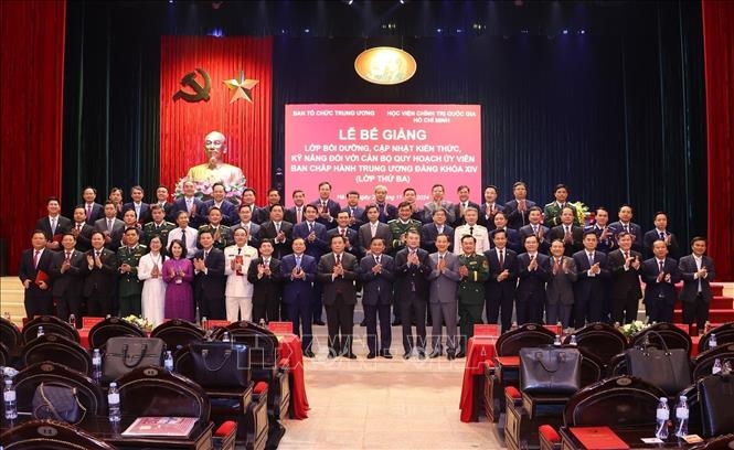 Bế giảng Lớp bồi dưỡng, cập nhật kiến thức, kỹ năng đối với cán bộ quy hoạch Ủy viên Trung ương Đảng khóa XIV