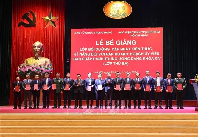 Bế giảng Lớp bồi dưỡng, cập nhật kiến thức, kỹ năng đối với cán bộ quy hoạch Ủy viên Trung ương Đảng khóa XIV