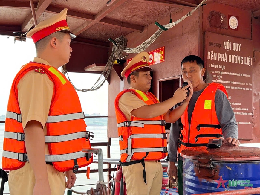 Tăng cường kiểm soát phương tiện đường thủy vào cao điểm cuối năm