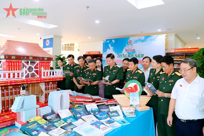 Đào tạo cán bộ chính trị cấp phân đội đáp ứng yêu cầu xây dựng Quân đội nhân dân Việt Nam vững mạnh về chính trị trong tình hình mới