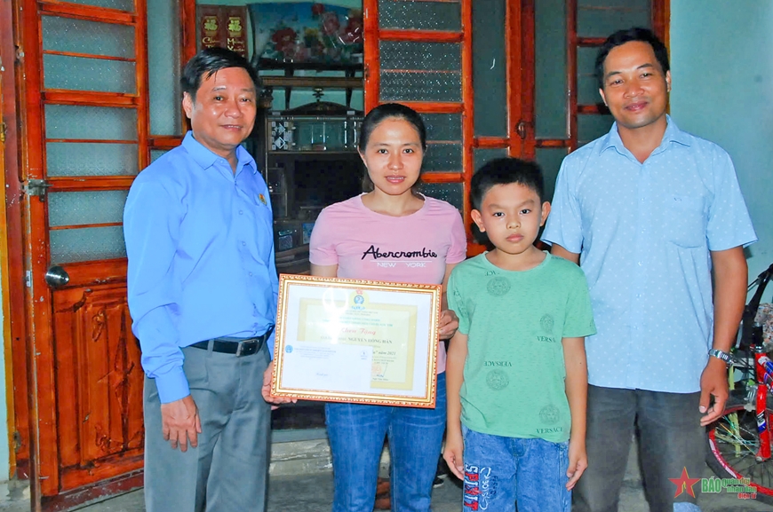 Đảng bộ Công ty Cao su Kon Tum gắn xây dựng Đảng với xây dựng địa bàn