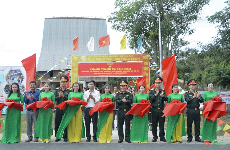 Binh đoàn 15 bàn giao công trình “Sao sáng buôn làng”