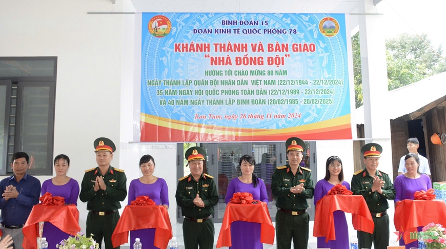 Binh đoàn 15 bàn giao công trình “Sao sáng buôn làng”