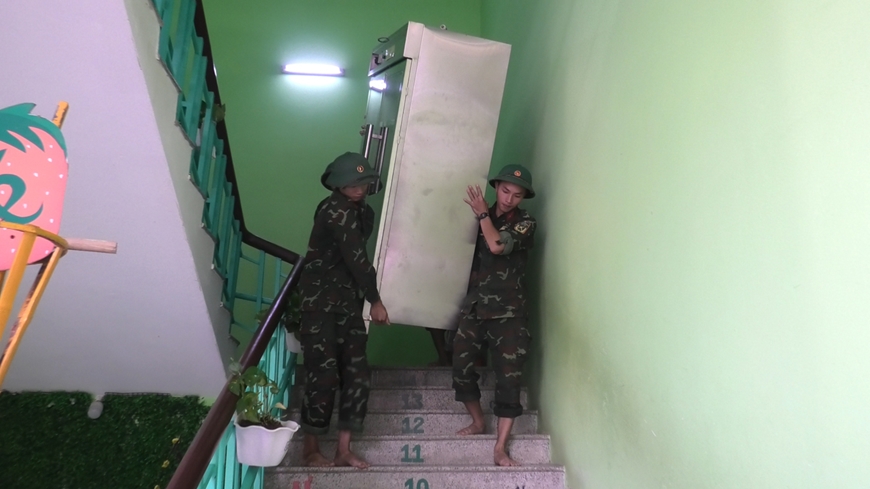 Quân khu 4: 250 cán bộ, chiến sĩ Sư đoàn 968 giúp dân vùng lũ Thừa Thiên Huế