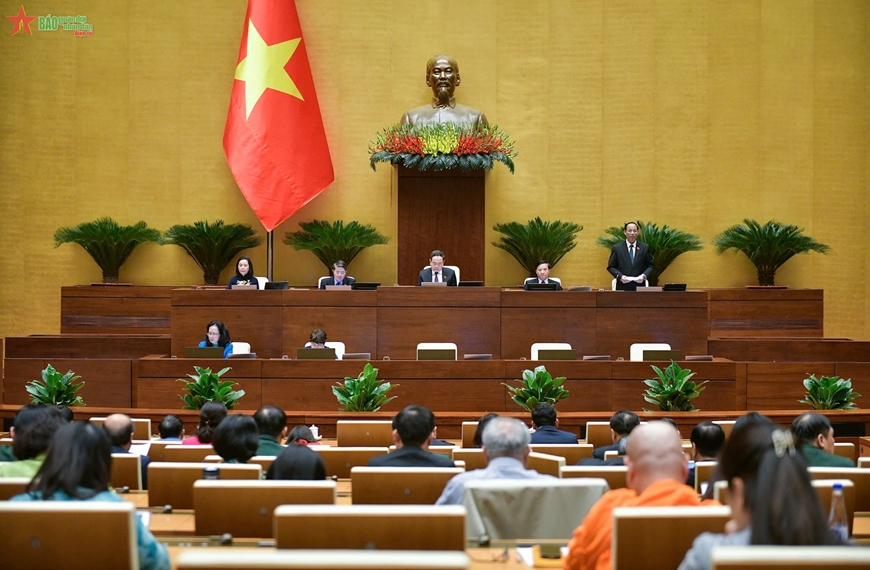 100% đại biểu Quốc hội có mặt biểu quyết thông qua Luật Phòng không nhân dân