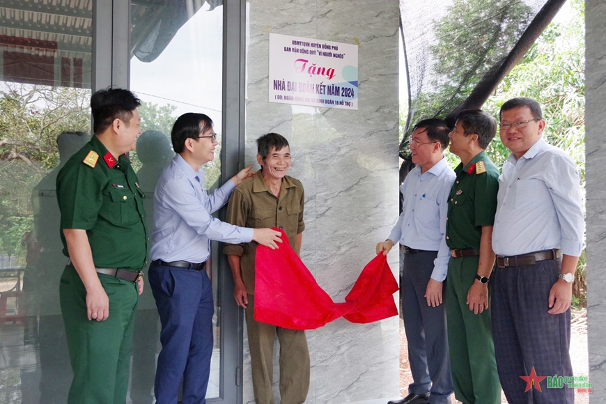 Binh đoàn 16 khánh thành, bàn giao nhà “Đại đoàn kết”