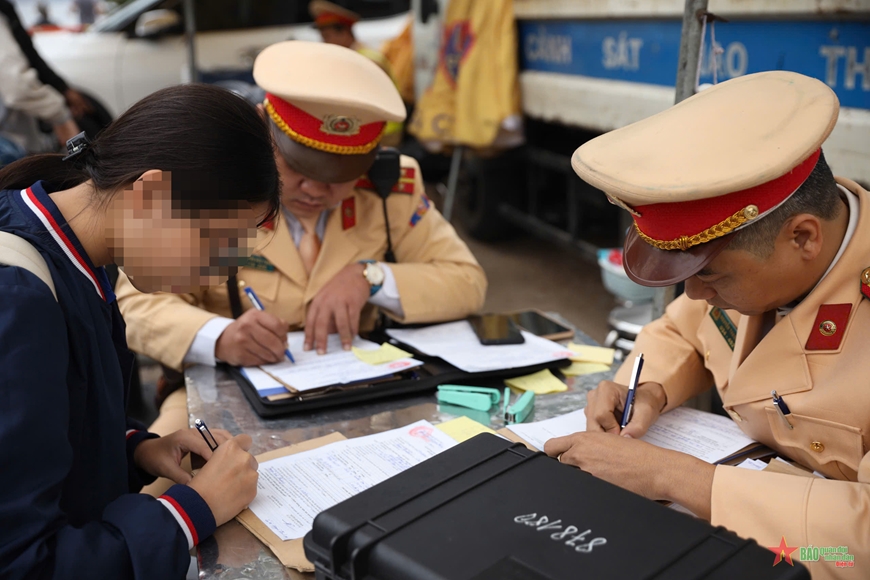 Hà Nội: Gần 2.300 trường hợp học sinh vi phạm giao thông bị xử lý