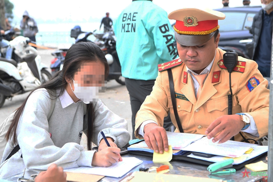Hà Nội: Gần 2.300 trường hợp học sinh vi phạm giao thông bị xử lý